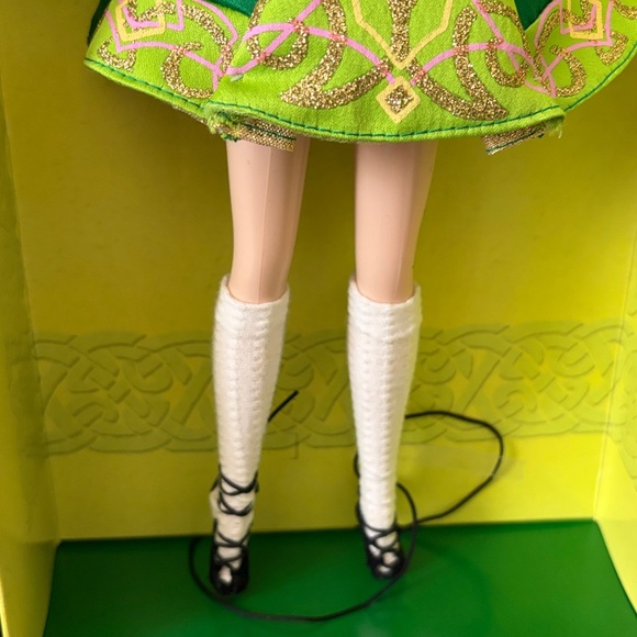 Barbie Festivals of the World Irish Dance - Picture 7 of 11
